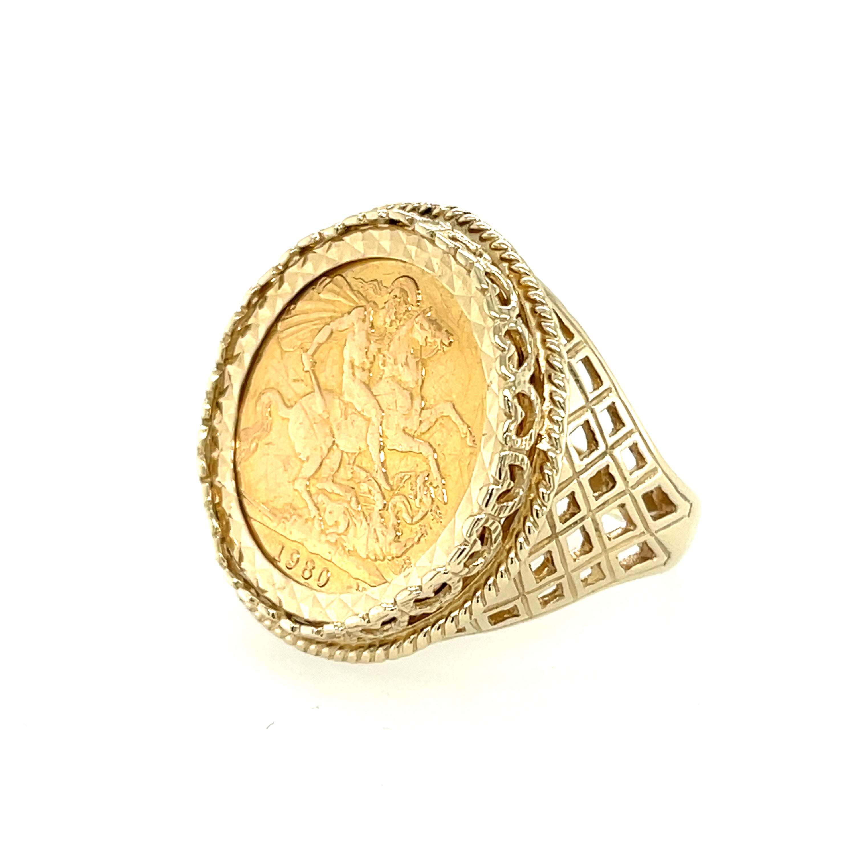 1980 Elizabeth II Full Sovereign Ring & 9ct Gold Hearts Lattice Mount